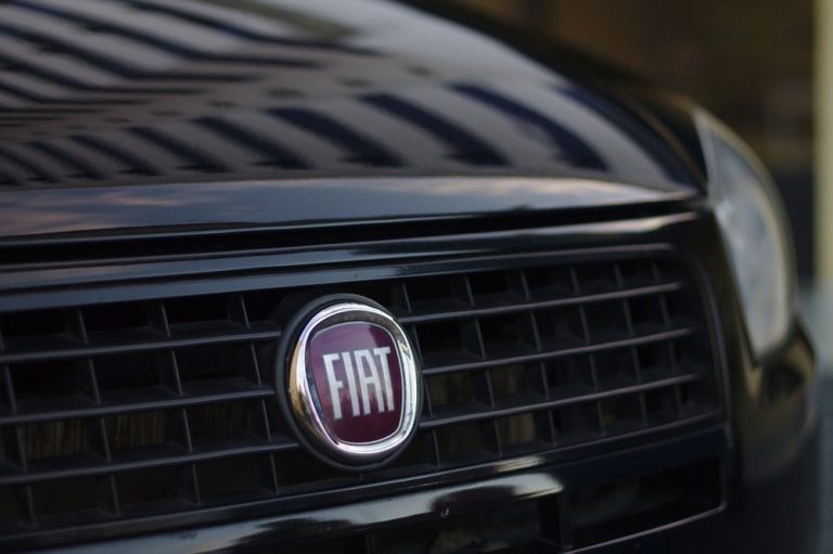 La storia si ripete: tre decenni dopo l’industria cinese bussa nuovamente alla porta della Fiat.