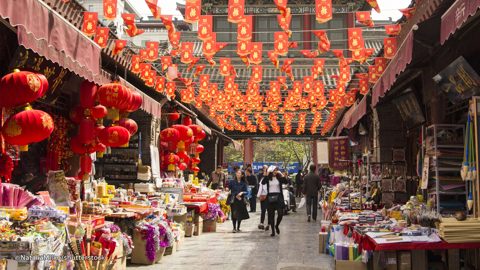 Китайская торговая компания. Пекин рынок. Китай Пекин рынок. Ночной рынок Дунхуамэнь в Пекине сувениры. Китайский рынок в Китае.