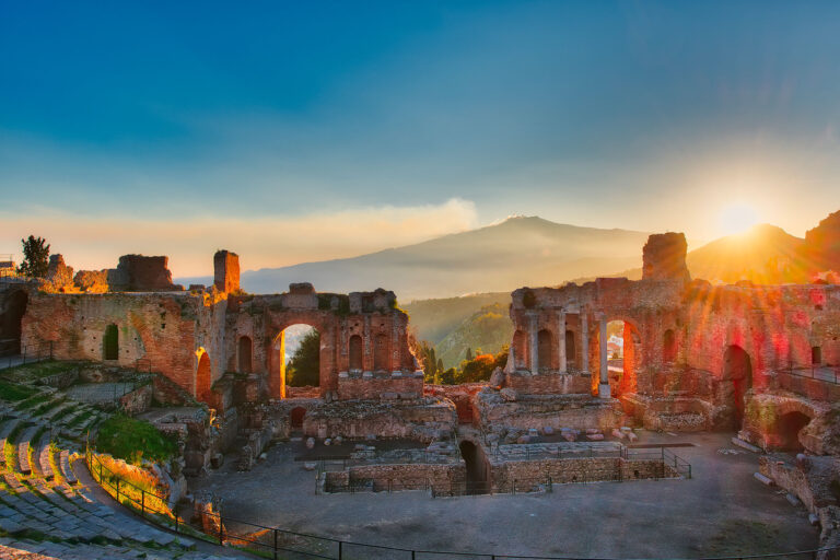 Taormina, alla scoperta della “Perla del Mediterraneo”